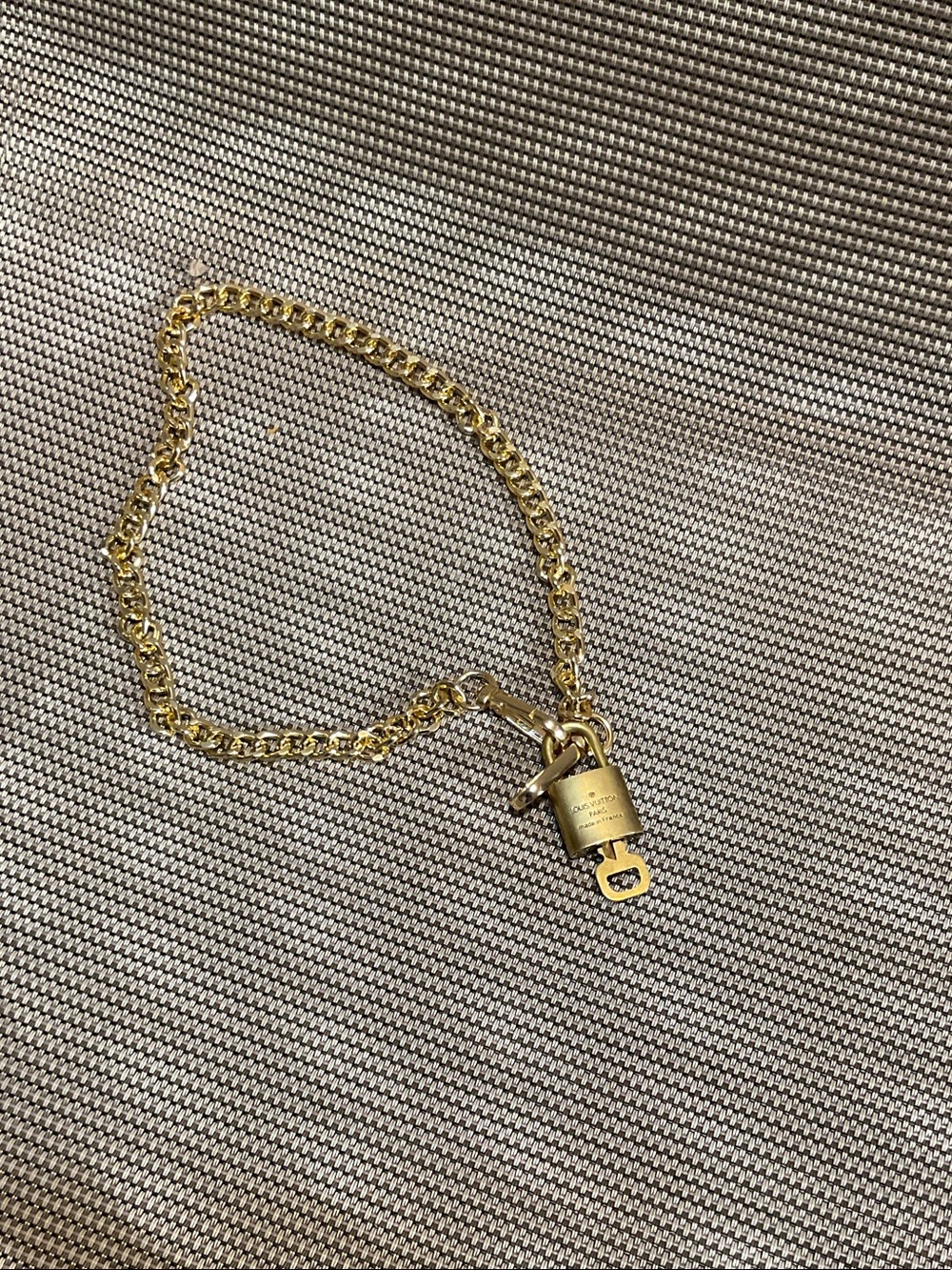 Louis Vuitton Gold-tone Padlock #321 with key and Necklace - Picture 5 of 5